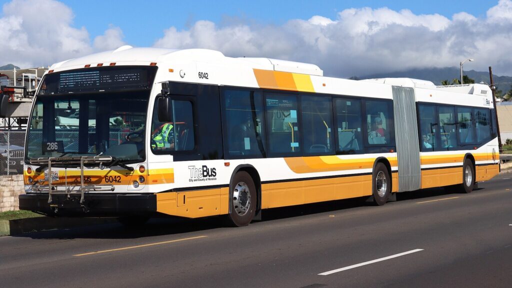 オアフ島ホノルルを走る公共交通TheBusの車両