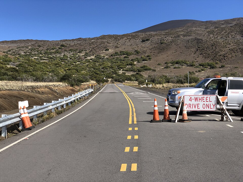マウナケアVISから始まる4WD区間の道路